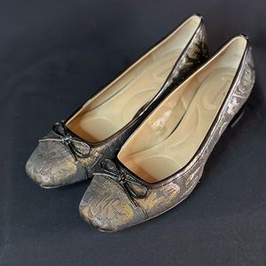 Black/gold Bandolino size 9 brand new shoes